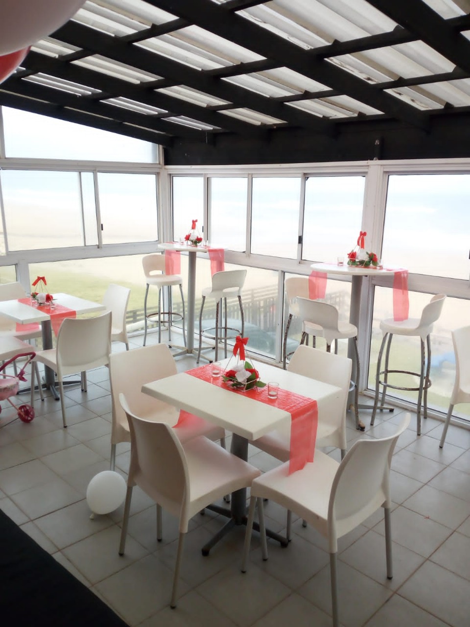 Elegant wedding table setup